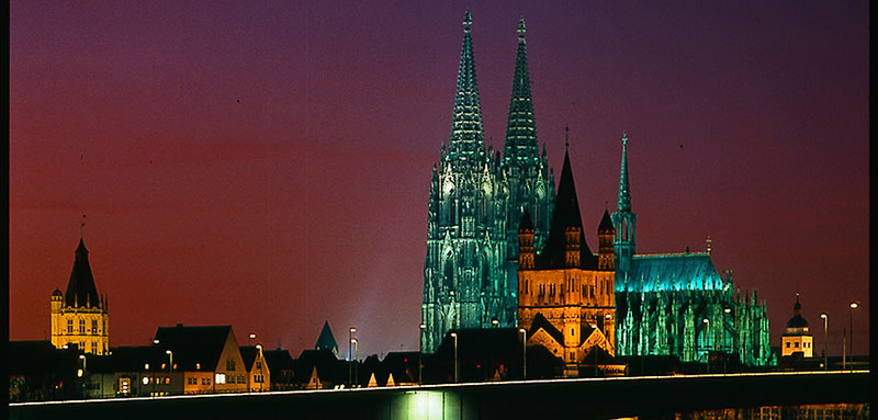 Kölner Dom mit Rathaus © Kölnmesse