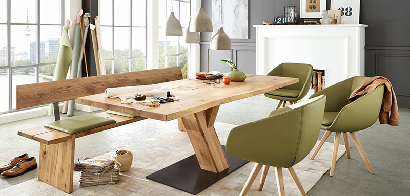 In der Struktur der Möbel zeigen sich Äste, Verfärbungen oder Verwachsungen © IPM/Wimmer Wohn-Kollektionen