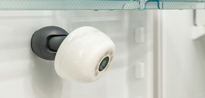 Dank einer Kamera im Kühlschrank können sich Hobbyköche auch von unterwegs einen Überblick über ihre Vorräte verschaffen. © AMK